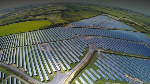 הכנסת אישרה: פטור מהיטל השבחה לפאנלים סולאריים מעל שדות חקלאיים