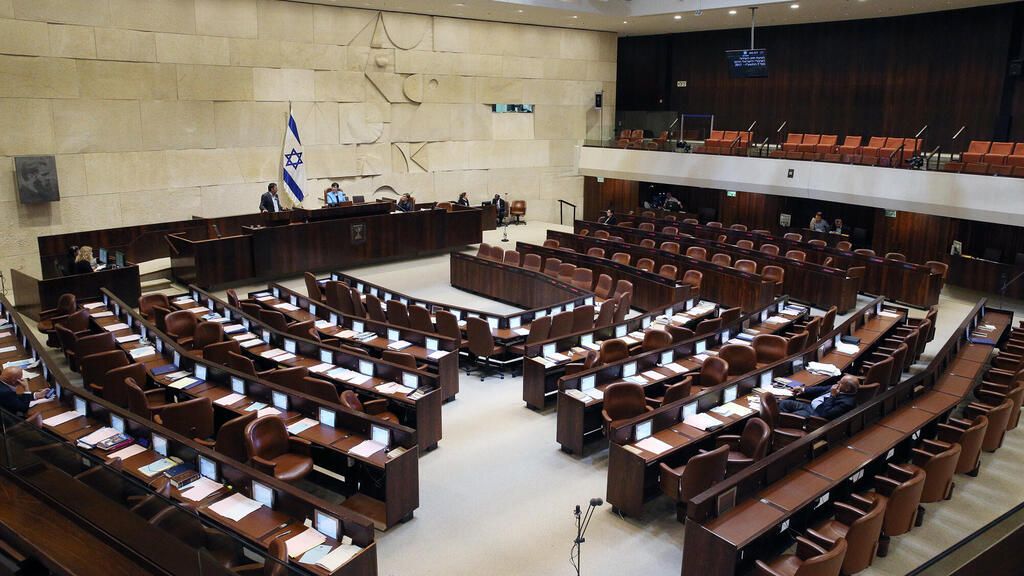 מליאת הכנסת ריקה (צילום: עמית שאבי) מוסף שבועי 7.12.23 מליאת הכנסת ריקה