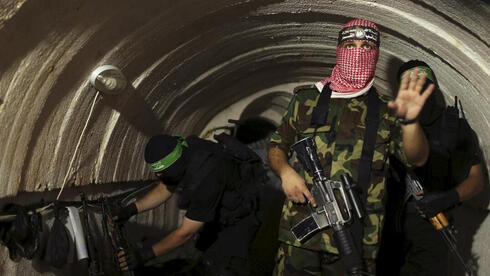 חוליית מחבלים במנהרה עזתית, צילום: רויטרס