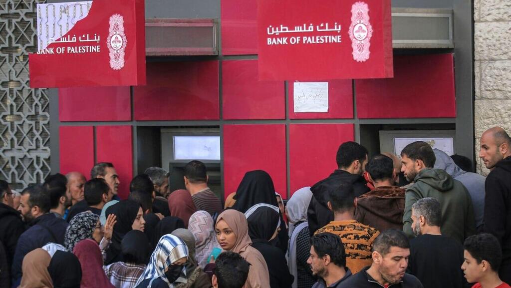 דיווח: בנקאים פלסטינים העבירו 180 מיליון שקל במזומן לדרום הרצועה