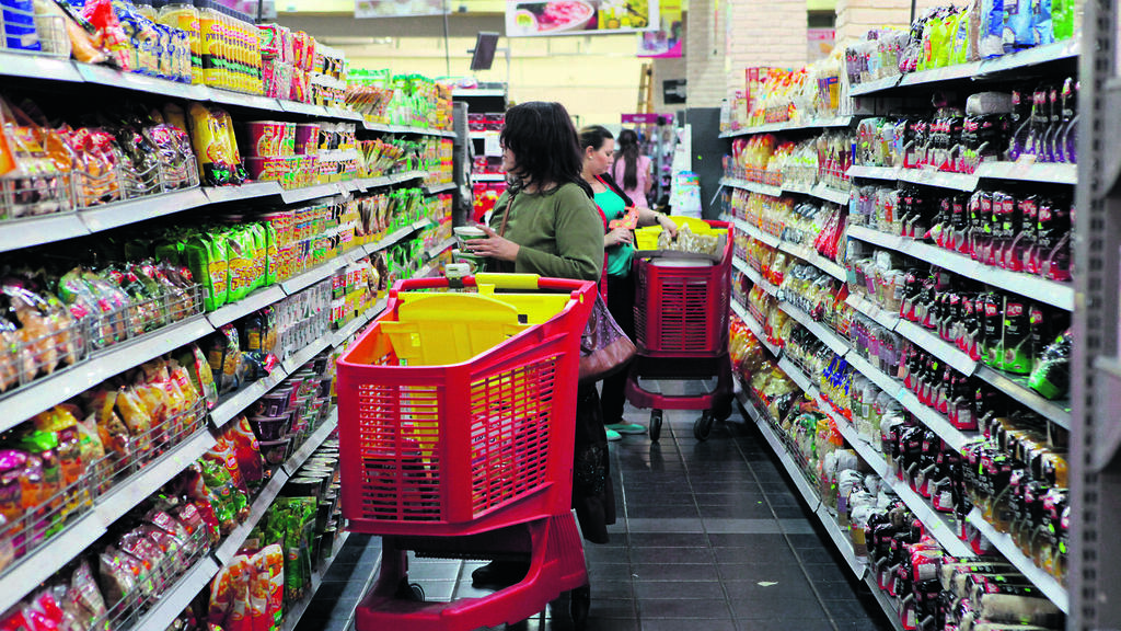 סניף יינות ביתן ב מודיעין סופרמרקט עגלת קניות 