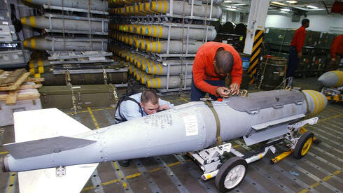 פצצות GPS במחסן של הצי האמריקאי, צילום: USN
