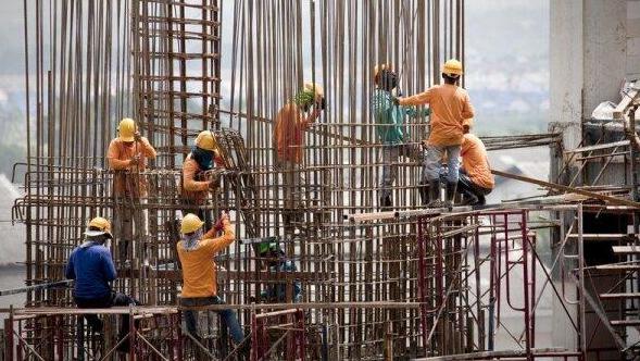 "לא יודעים להחזיק פטיש": הקבלנים מתלוננים על פועלי הבניין מהודו