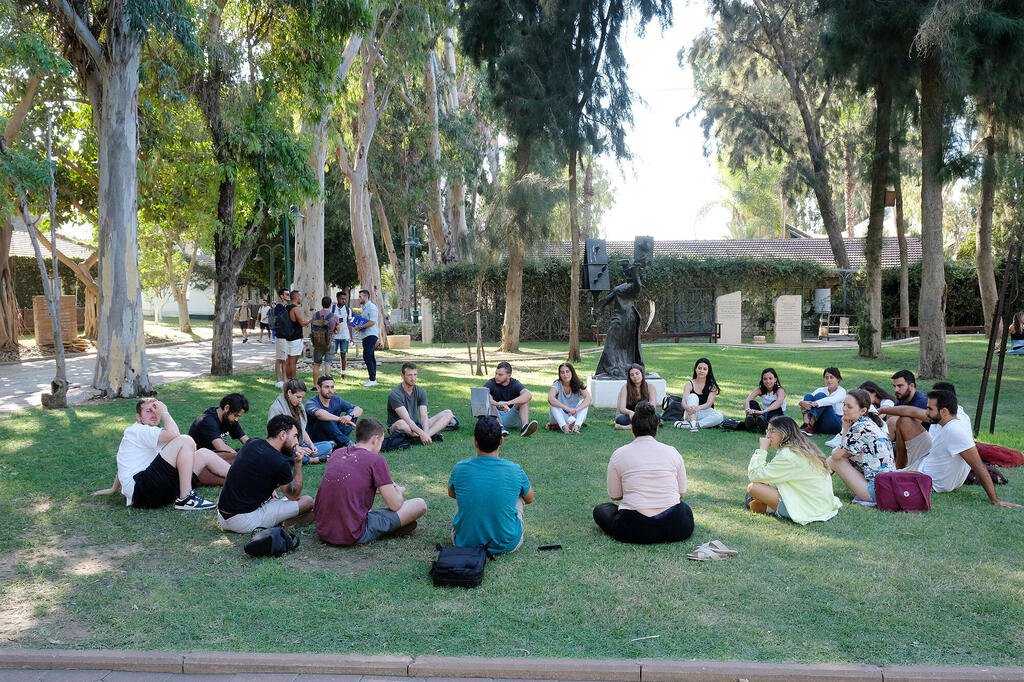 סטודנטים ב אוניברסיטת רייכמן הבינתחומי הרצליה