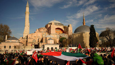 הפגנה פרו פלסטינית באיסטנבול, צילום: AP Photo/Emrah Gurel