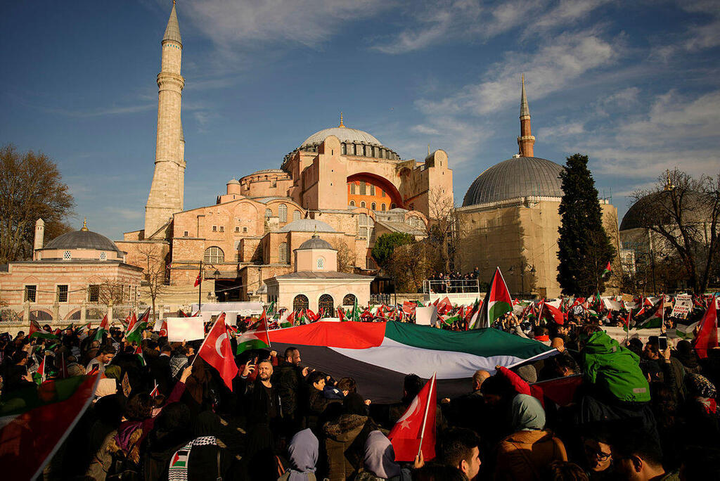 עצרת תמיכה ב פלסטינים ב איסטנבול טורקיה דצמבר 2023 מלחמה בעזה