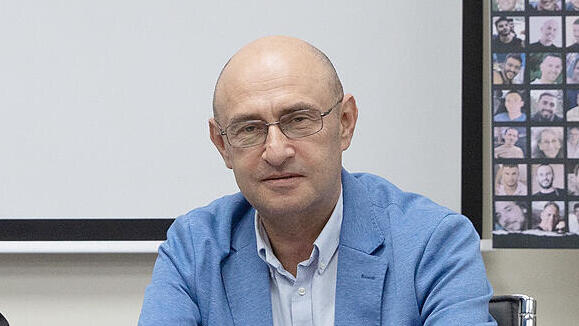 משמאל נתנאל לפידות יהודה מורגנשטרן יורי גמרמן סמנכל משרד השיכון ו אסנת קמחי