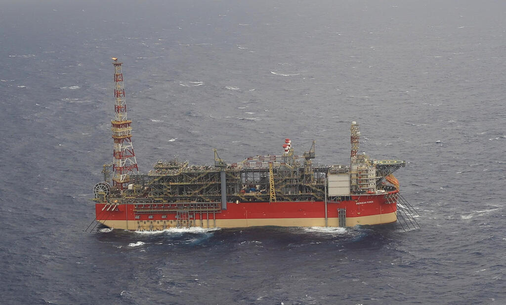 מאגר כריש של אנרג'יאן ( צילום: אלעד גרשגורן) אסדת גז ב מאגר כריש