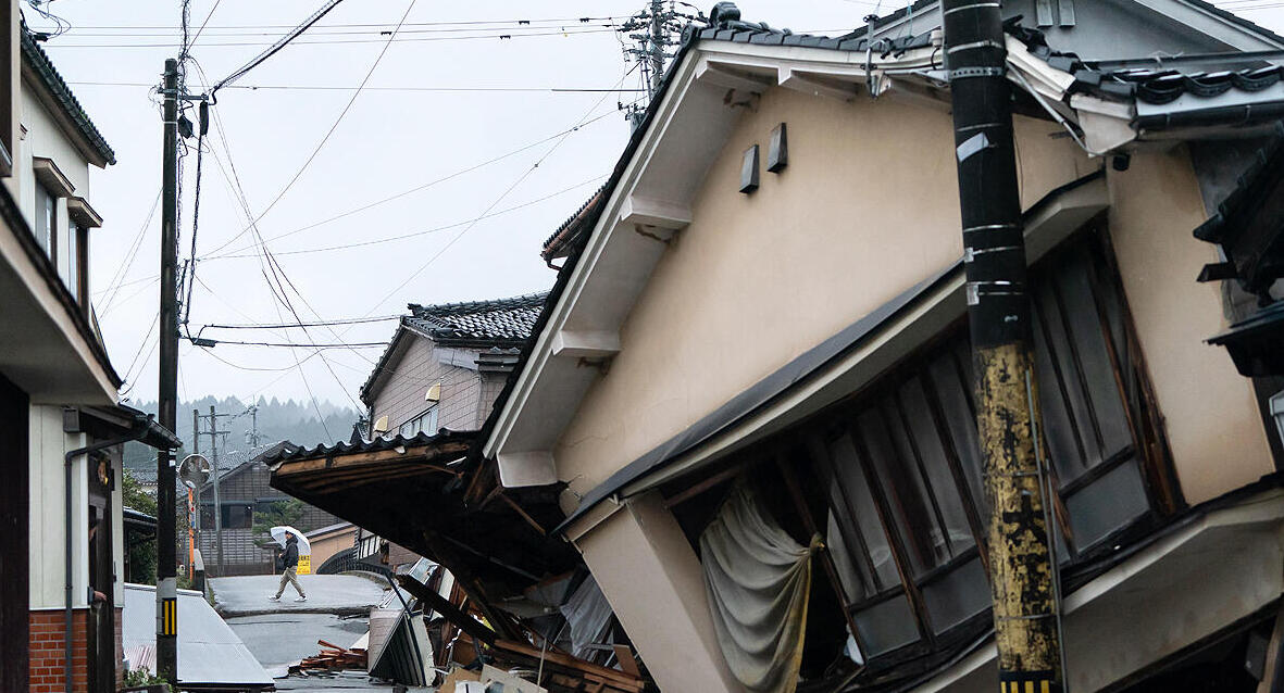 פוטו רעידת אדמה יפן בית הרוס אנמיזו 
