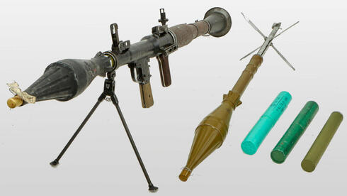 מימין: מנועים הודפים, רקטת RPG ומשגר עם רקטה בקנה, צילום: ima-usa