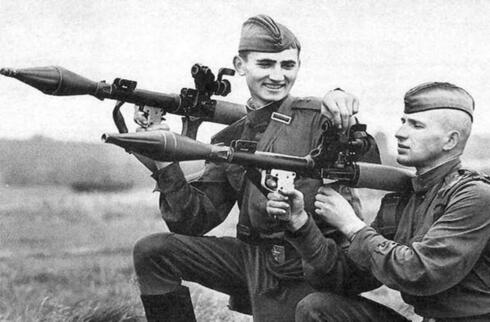 חיילים רוסים עם RPG7, צילום: vietq
