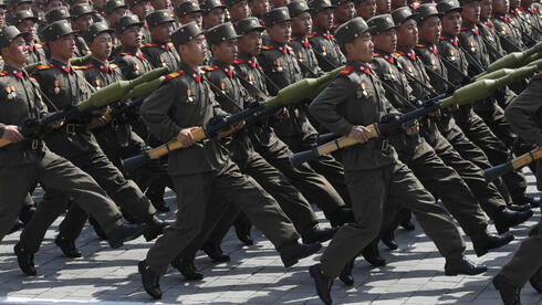 מטולי RPG במצעד של הצבא הסיני, צילום: AP