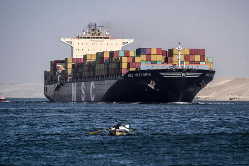 ספינה בתעלת סואץ, צילום:  EPA/MOHAMED HOSSAM