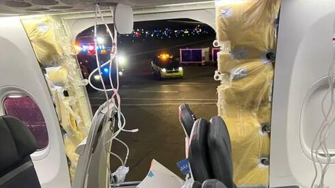 דלת המטוס שנתלשה במהלך טיסת אלסקה איירליינס, צילום: Instagram/@strawberrvy