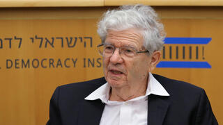 אהרן ברק נשיא בית ה משפט ה עליון ב דימוס אהרון ברק