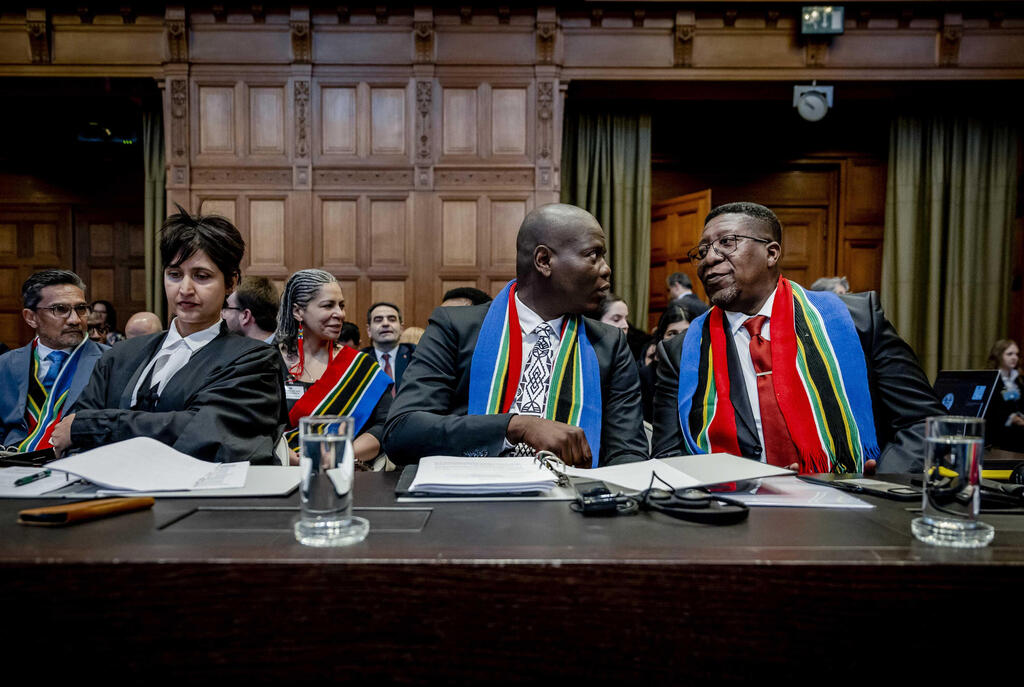 צוות התביעה של דרום אפריקה ב דיון ב בית הדין הבינלאומי ב האג ICJ 11.1.24 מלחמת עזה