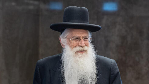 יצא ויחזור על חשבון אזרח שתקוע בחו"ל: ח"כ מאיר פרוש טס לחתונת נכדו בלונדון