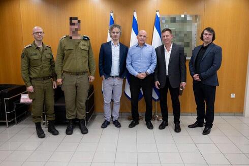 Palantir's Peter Thiel and Alex Karp pose with Ministry of Defense officials. 