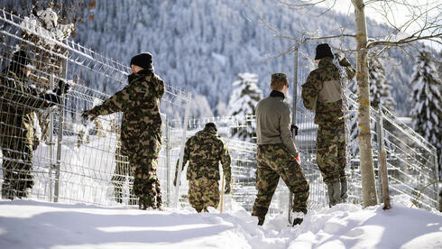 Swiss soldiers prepare for Davos summit 