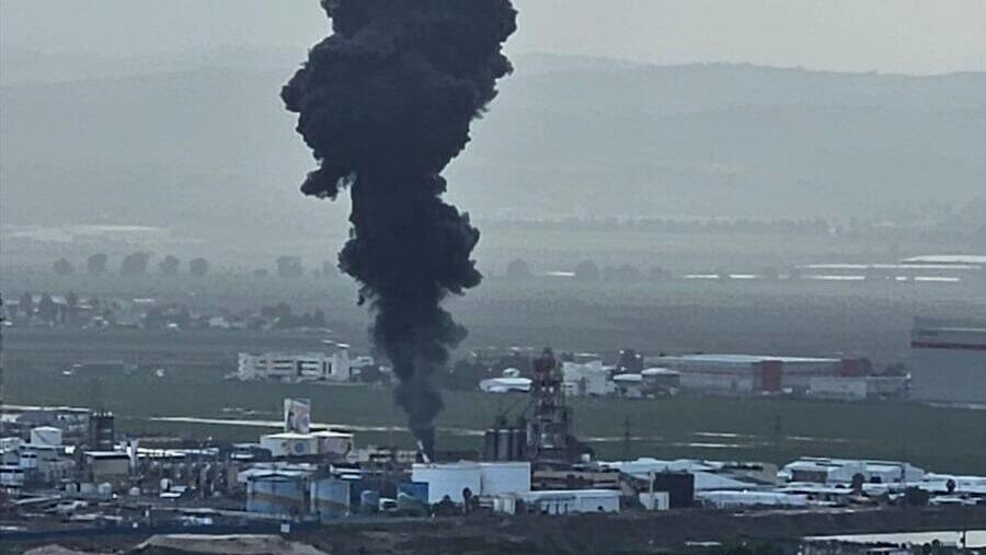 פיצוץ ועשן שחור במתקן של בזן במפרץ חיפה; החברה: &quot;תופעה סטטיסטית&quot;