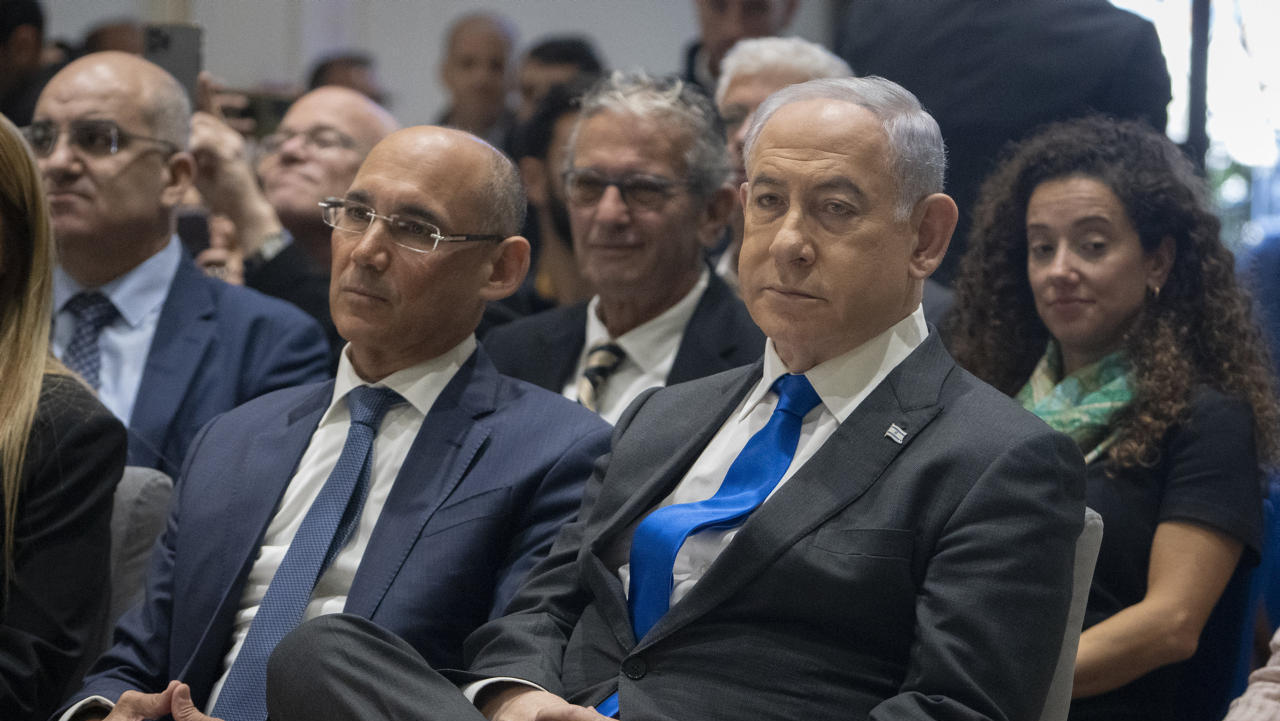  מימין: בנימין נתניהו ו אמיר ירון