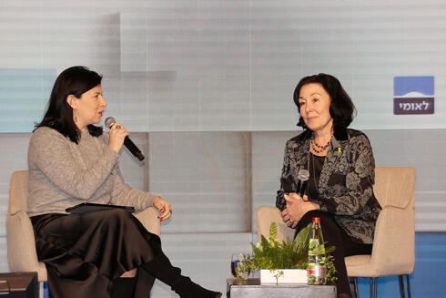 Safra Catz (right) with Calcalist's Sophie Shulman. 