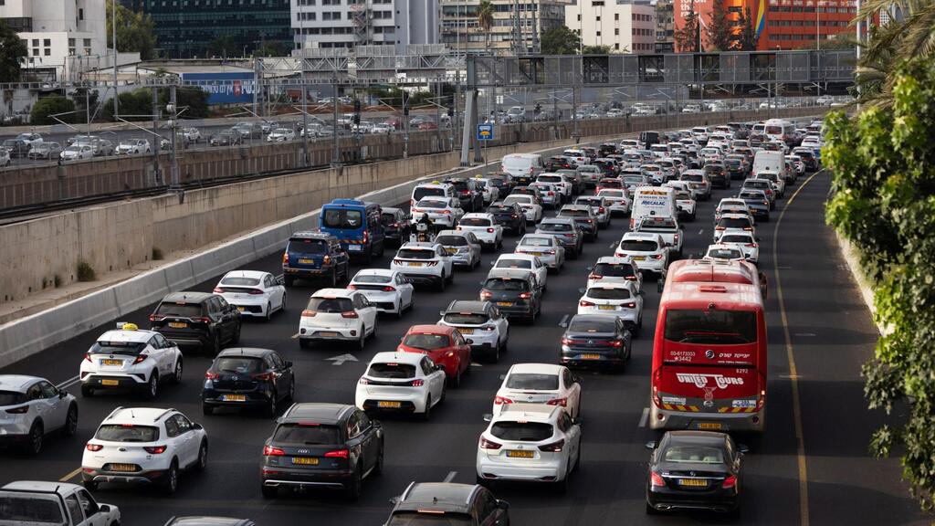 פקק תנועה מכוניות נתיבי איילון תל אביב