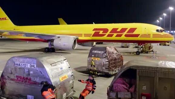 מטוס מטען של חברת DHL שילוח אווירי