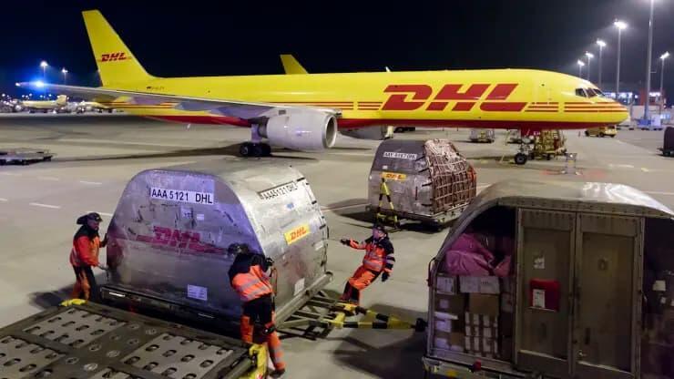 מטוס מטען של חברת DHL שילוח אווירי