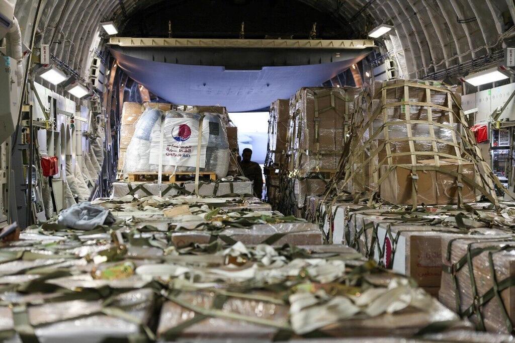 משלוח של התרופות מטוסי הסיוע הקטארי באל עריש  מטוסים מטוס קטארי משרד החוץ פירסם מפרסם שני שניים הטוסים נחתו הגיעו אל עריש סיני 61 טון סיוע מזון 