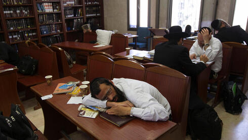 גורמי המקצוע מתנגדים לחוק ההשתמטות, אבל הרבנים יכריעו