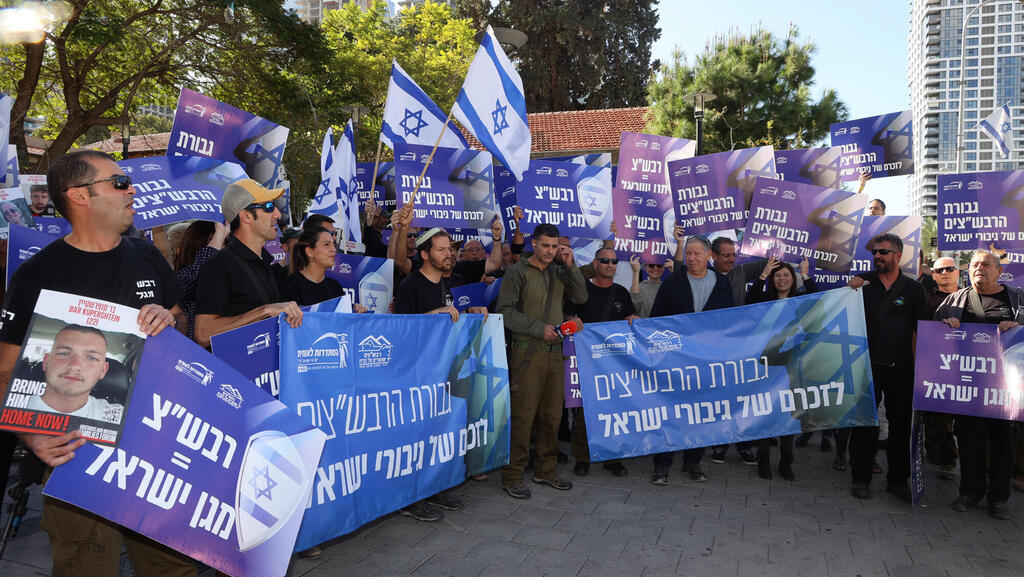 הרבש&quot;צים טוענים ששכרם קוצץ - במשרדי הביטחון והאוצר טוענים שקיבלו כפל תשלומים