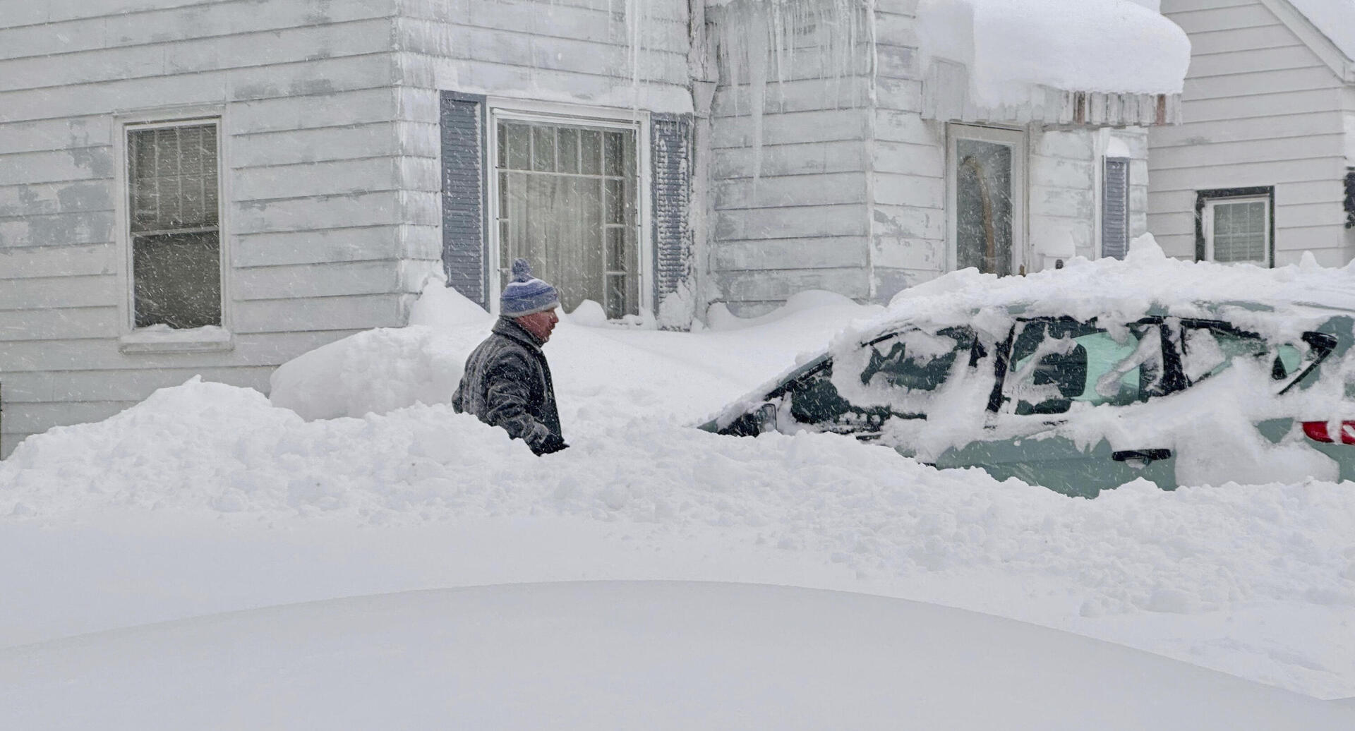  פוטו מזג אוויר קפוא מכונית קבורה בשלג בופאלו