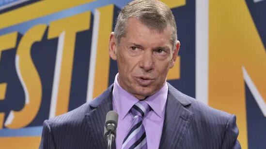 נוק אאוט: מייסד ה-WWE פורש מתפקידו בעקבות האשמות בעבירות מין