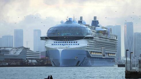 למרות הנזק לסביבה: ספינת הקרוזים הגדולה בעולם יצאה להפלגת בכורה