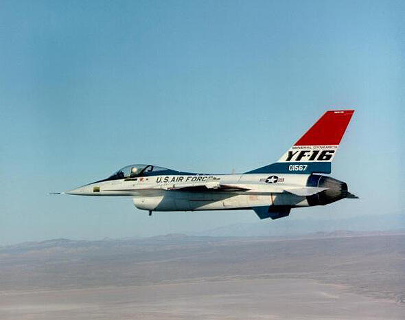 YF16. תראו איזה פה גדול, צילום: USAF
