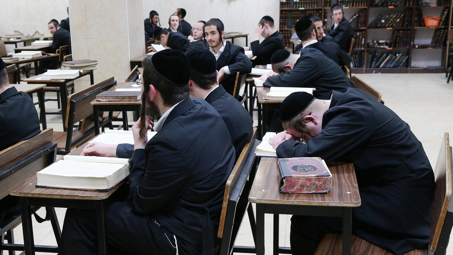 תלמידי ישיבה חרדים
