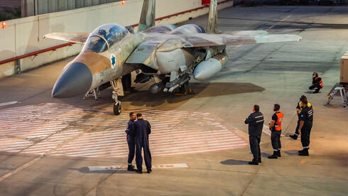 מטוס F15I עם בידונים ופצצות גלישה, צילום:  חיל האוויר הישראלי