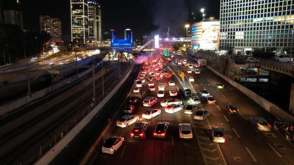 חסימה של נתיבי איילון תל אביב הפגנה מפגינים מפגינות מחאה מוחים נגד הממשלה 10.2.24