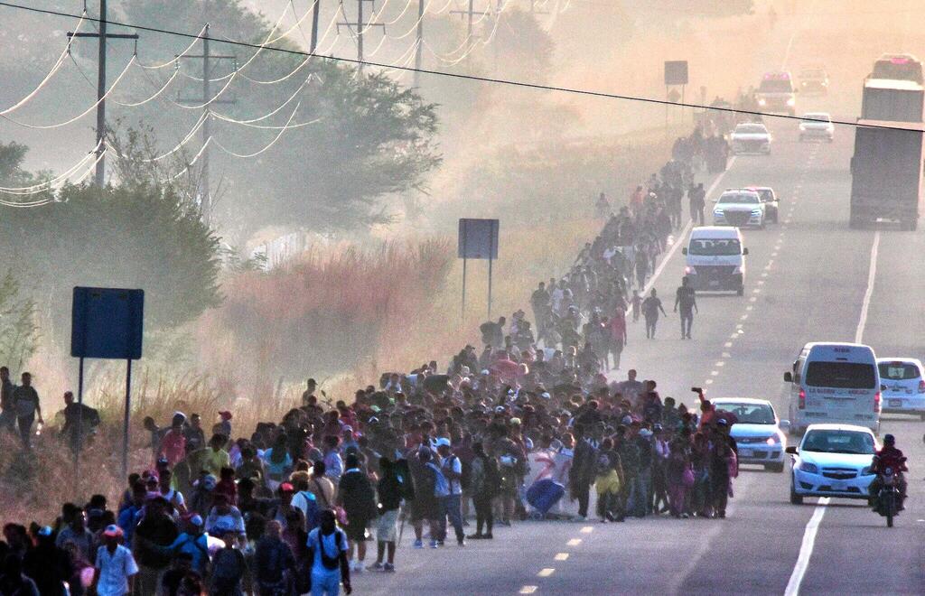US-Mexico border. (Photo: STRINGER / AFP) מהגרים מבקשי מקלט גבול מקסיקו ארה"ב