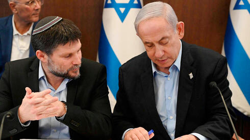  PM Benjamin Netanyahu<span style="font-weight: normal;"> (right)</span> and Finance Minister Bezalel Smotrich 