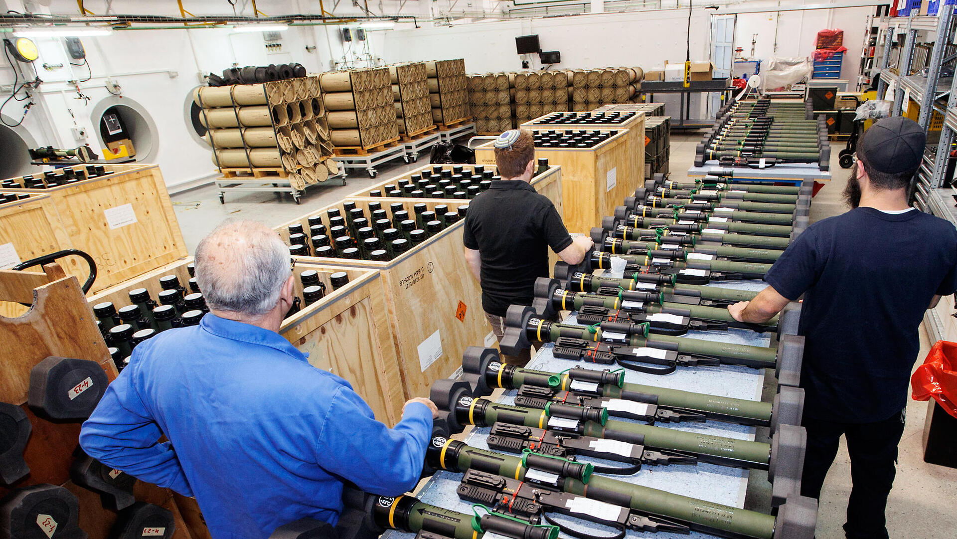 פס ייצור ה תחמושת ב מפעל רפאל