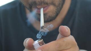 עישון מעשן סיגריה סיגריות טבק מגולגל