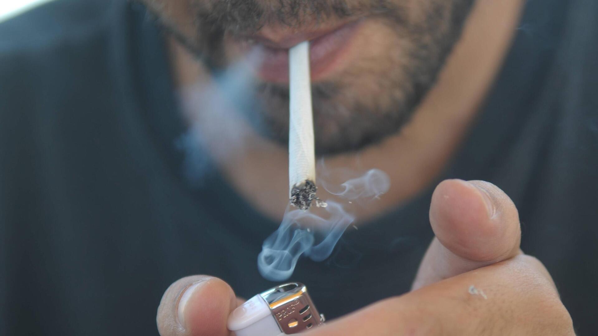 עישון מעשן סיגריה סיגריות טבק מגולגל