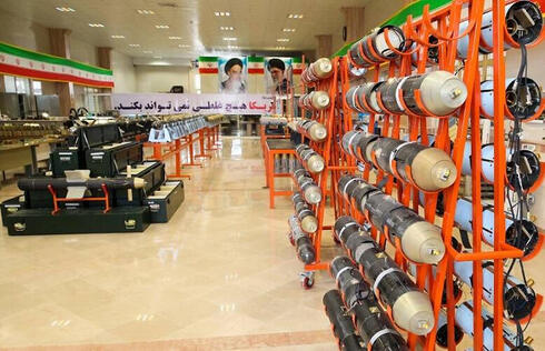 סדנת נשק אופטי באיראן, בה מורכבות פצצות גלישה חכמות, צילום: IRIB