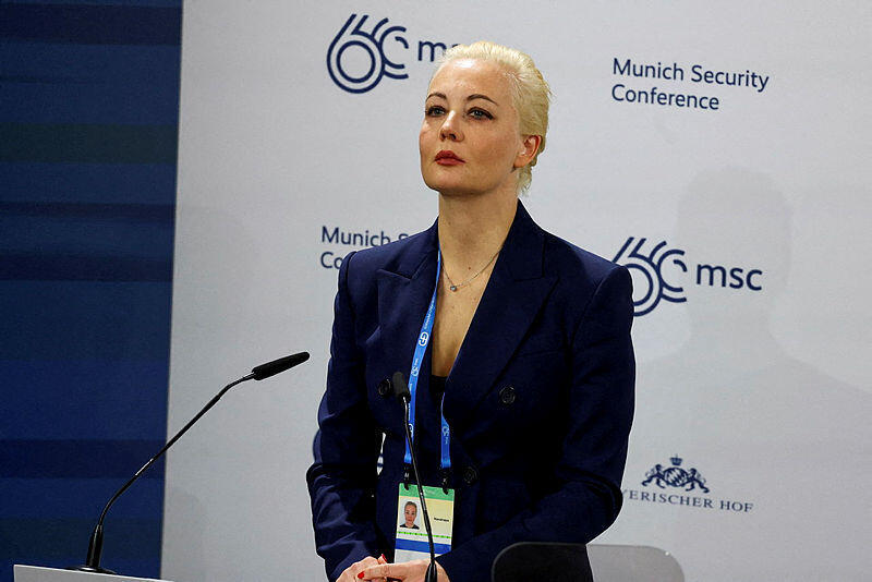 יוליה נבלניה אלמנתו של מנהיג האופוזיציה ב רוסיה אלכסיי נבלני שמת בכלא בנאום בוועידה במינכן 16.2.24 