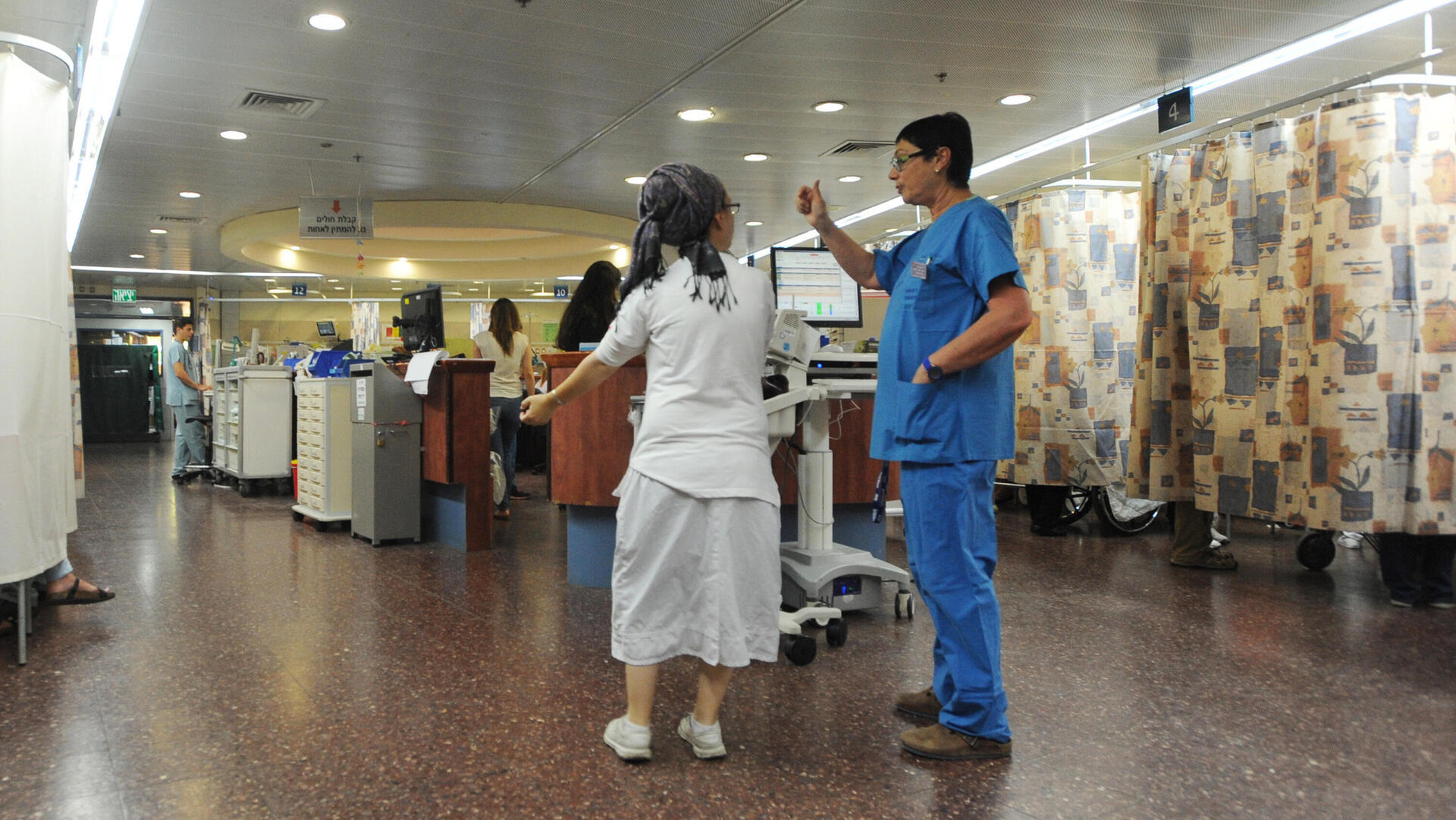 אחיות ב חדר מיון בית חולים מאיר כפר סבא 2016