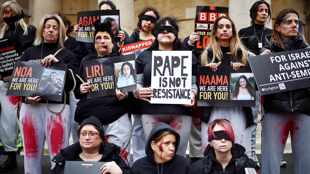 מגזין נשים 2024 מפגינות נגד אלימות מינית במלחמת עזה בלונדון החודש