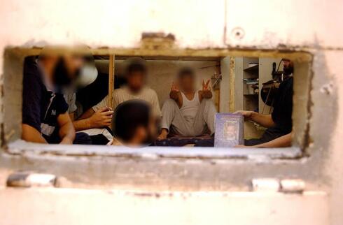 אסירים ביטחוניים בכלא שקמה, צילום: גדי קבלו