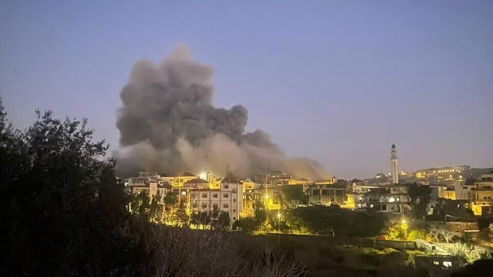עשן מיתמר אחרי התקיפה ב ברעשית דרום לבנון 24.2.24